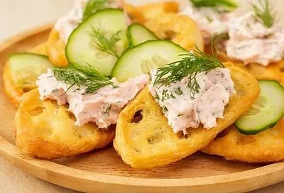 Хрустящие хлебцы с горбушей за 7 мин в духовке — лёгкий ужин и полезный перекус без тяжести