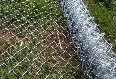 Сетку рабицу больше не покупаю! Вот как сделать её из своими руками – экономия до 70% (фото внутри)