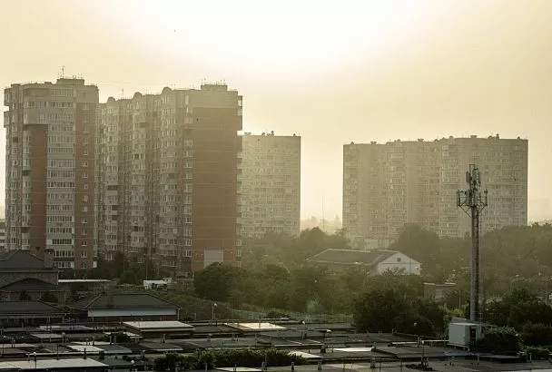 Краснодарцы пожаловались на смог и запах гари