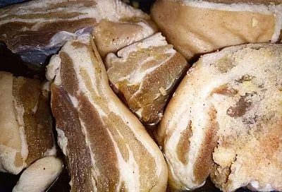 Больше не солю сало всухую, а только в рассоле! Получается нежным, как сливочное масло