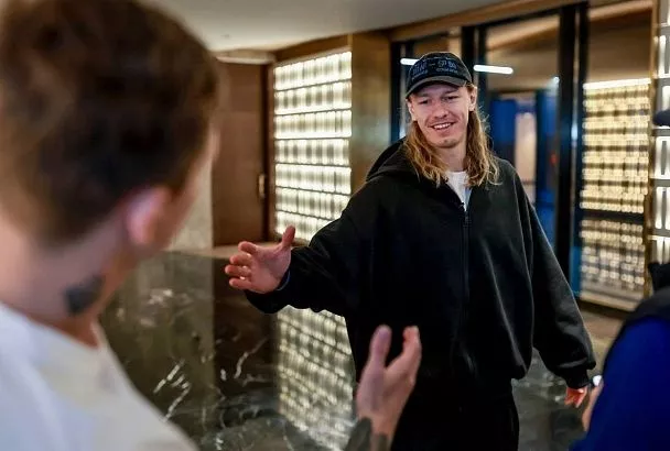 «Впервые за год пообщался с родителями вживую»: Матвей Сафонов поделился впечатлениями от приезда в Краснодар