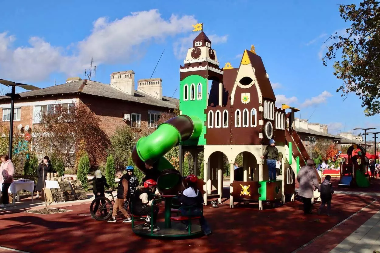 Сквер в Гулькевичском районе благоустраивают по нацпроекту