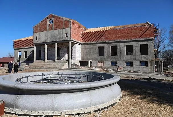 Многофункциональный культурно-досуговый центр строят в станице Сергиевской Кореновского района