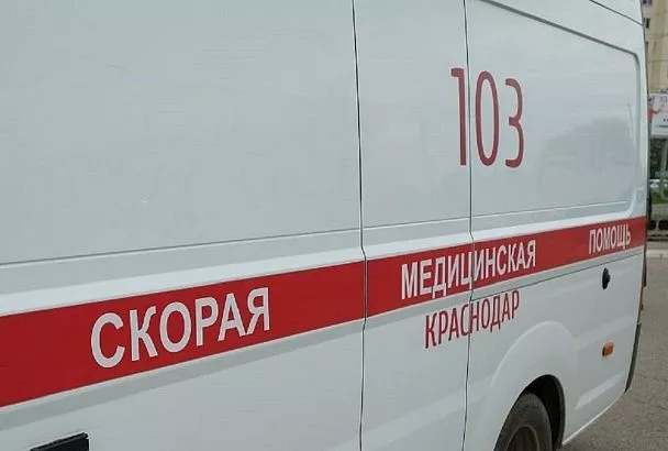 Пьяный водитель на угнанной «Ладе» въехал в толпу людей на Кубани. Его избили очевидцы