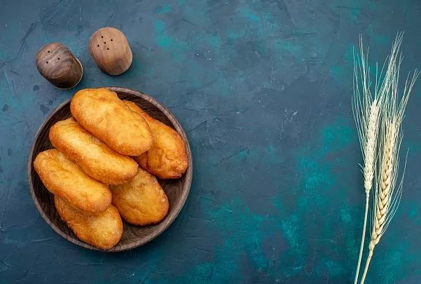 Особое тесто для жареных пирожков на кефире без дрожжей: не нужно ждать, пока тесто поднимется