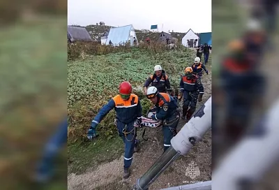 Спасатели эвакуировали на вертолете с Черкесского перевала сочинца с сердечным приступом 