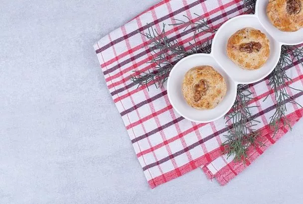 Как из советского детства - тающее во рту печенье из творожного теста. А рецепт дала соседка-повар из ресторана