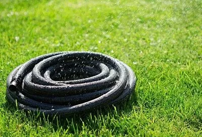 Старые шланги не выбрасываю: из них можно сделать много полезных вещей