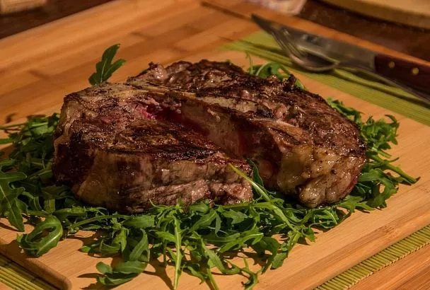 Запеченная грудинка: быстрый и вкусный рецепт. На приготовление уходит всего 5 минут
