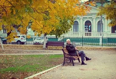 Одиноким пенсионерам придется съезжать из больших квартир: что делает невозможным их проживание в старом жилье