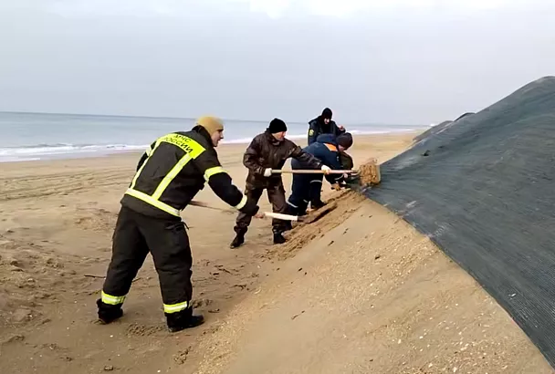 Новые выбросы мазута на пляжах Анапы и Темрюкского района не зафиксированы