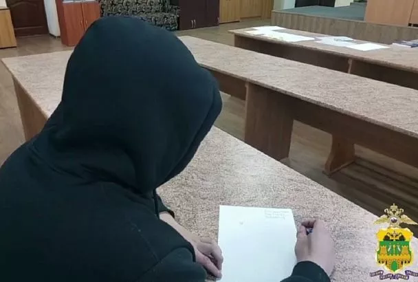 Полиция задержала блогера, сбросившего автомобиль с обрыва в Ейске