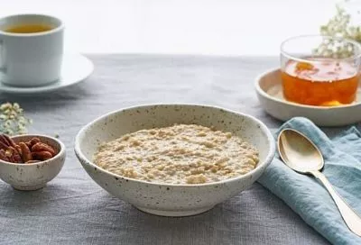 Сварите овсянку на чае — и ваш обычный завтрак заиграет яркими красками