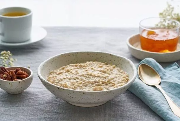 Сварите овсянку на чае — и ваш обычный завтрак заиграет яркими красками