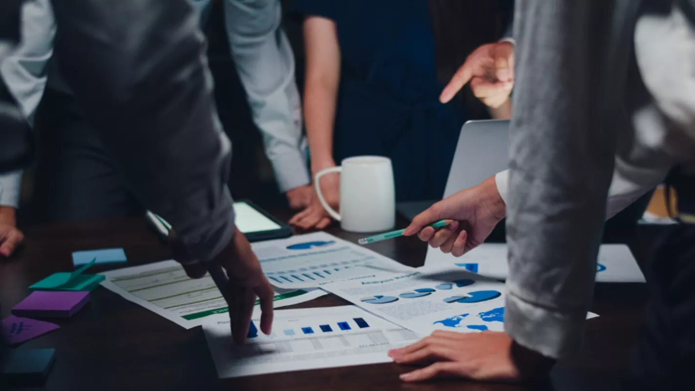 Синдром упущенной выгоды: почему компании продолжают тратить на ИИ, даже не ожидая отдачи