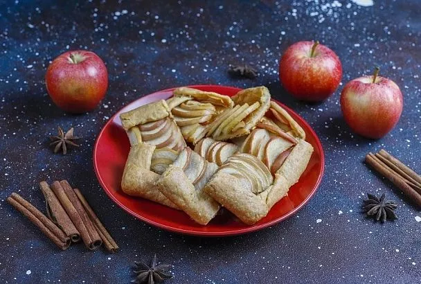 «Конвертик» с яблоком: простая выпечка, от которой в восторге мои внуки