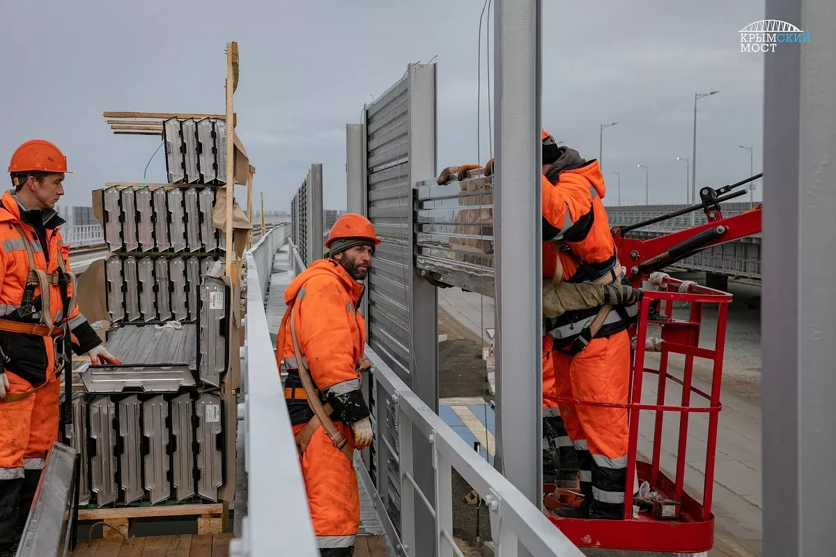 Железнодорожная часть Крымского моста будет введена в эксплуатацию в декабре 2019 года. Железнодорожная часть Крымского моста будет введена в эксплуатацию в декабре 2019 года.