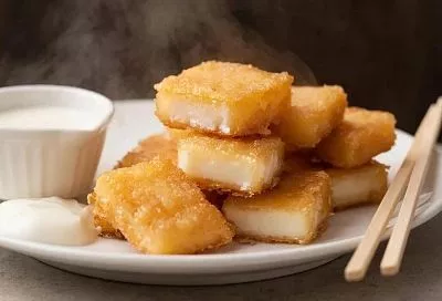 “Жареное молоко”: китайский хрустящий десерт с нежной начинкой. Обжариваем за 3 минуты!