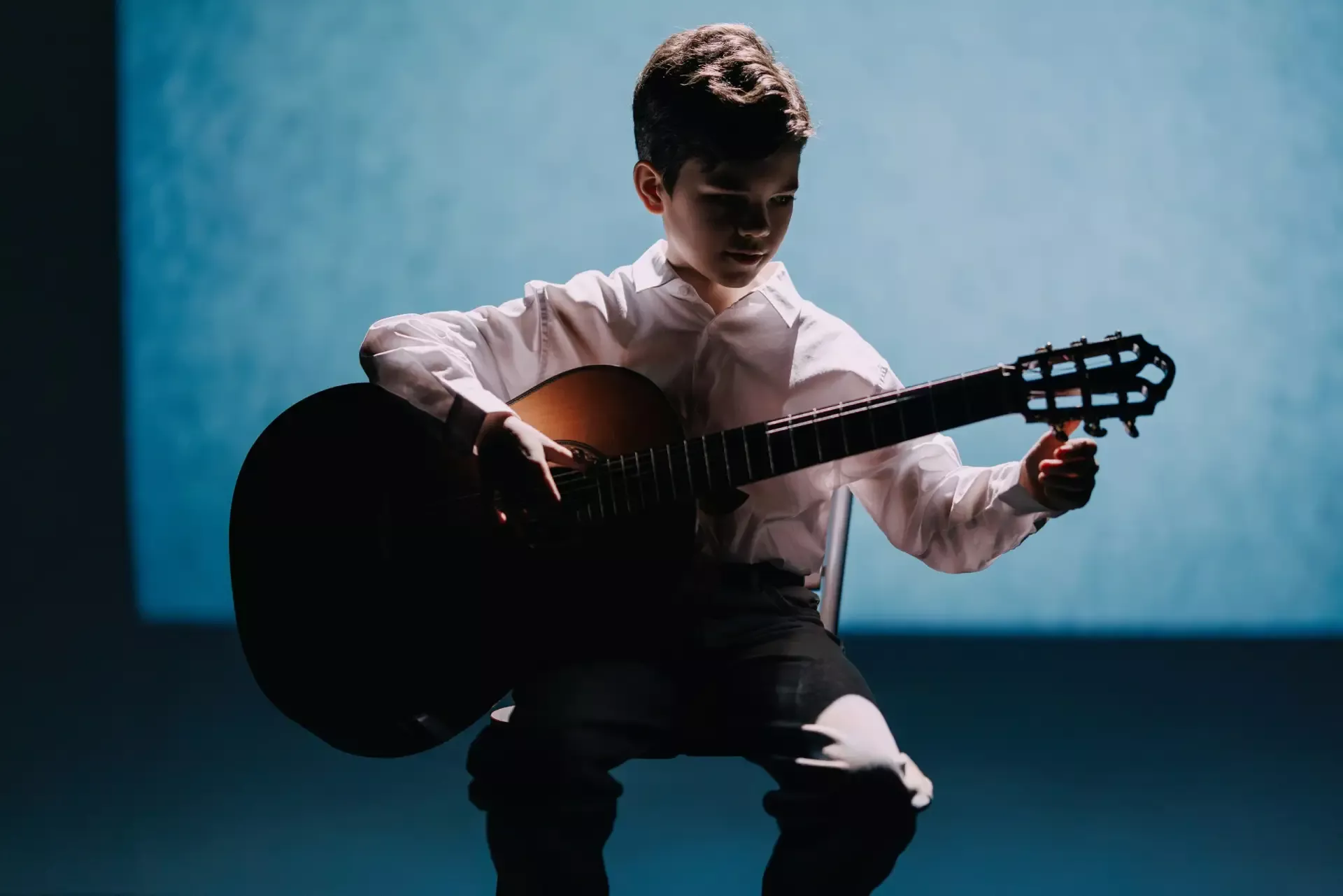 Преемственность поколений через музыку: при поддержке депутата Бориса Юнанова вышел клип юного автора Саши Беридзе