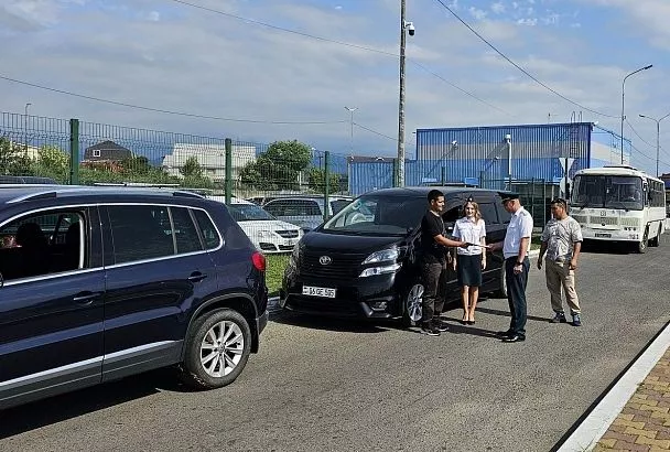 Пять конфискованных на границе в Сочи иномарок из Абхазии переданы на нужды СВО