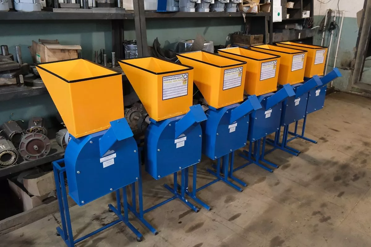 На предприятии выпускают более 30 позиций - измельчители травы и корнеплодов, доильные установки, прессы для винограда