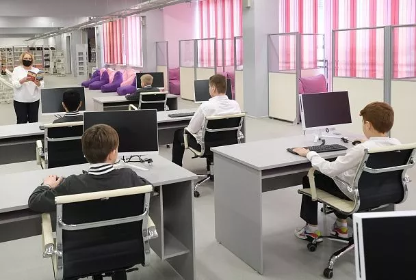 Депутаты предложили сделать российские нейросети бесплатными для школ и вузов