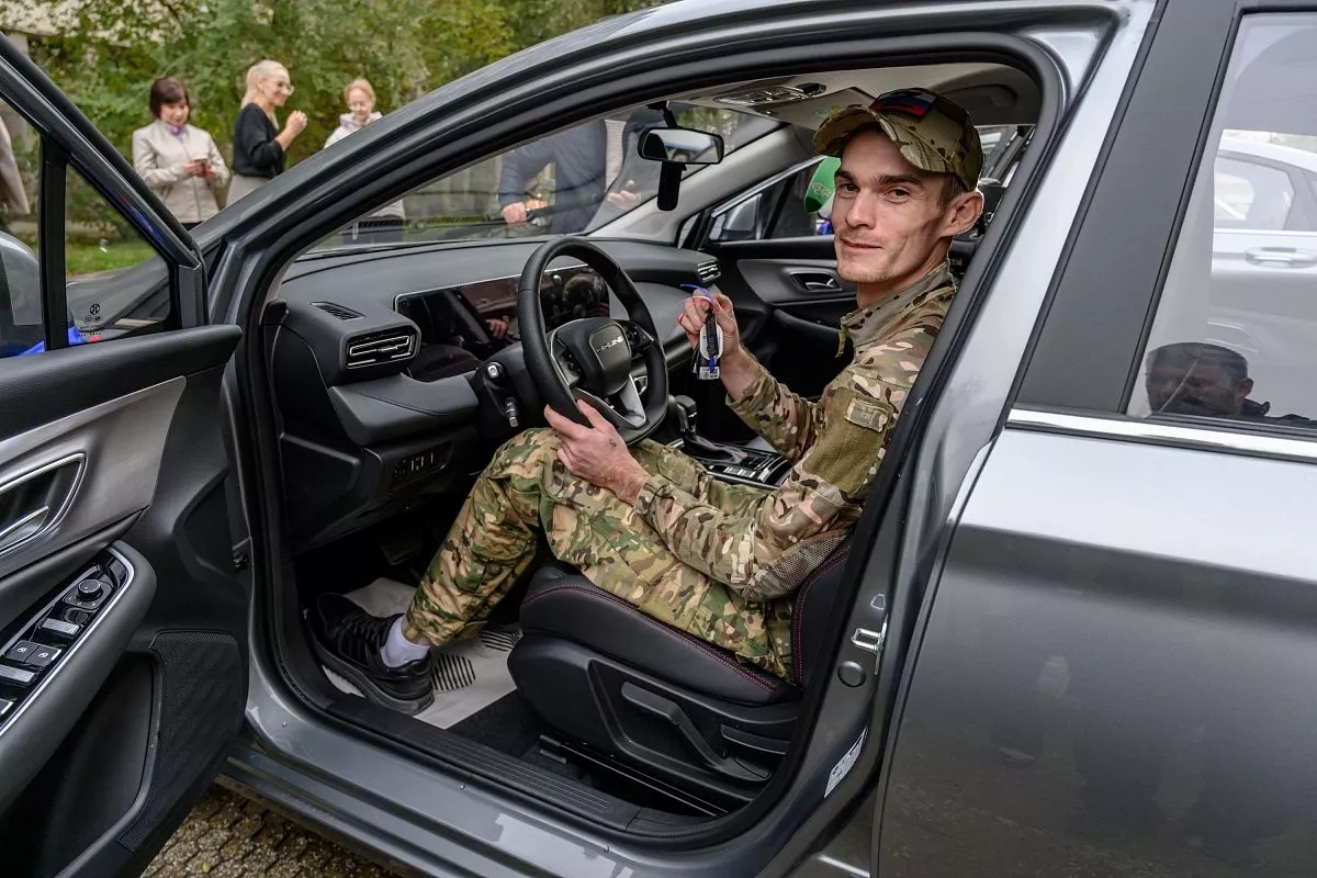 За проявленный героизм и верность воинскому долгу Григорий Таран награжден орденом Мужества и медалью Жукова. За проявленный героизм и верность воинскому долгу Григорий Таран награжден орденом Мужества и медалью Жукова.