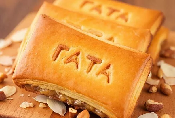 То самое печенье Гата из «Кавказской пленницы». Тесто легко раскатывается и не липнет к рукам. Справятся даже те, кто с тестом на «Вы»