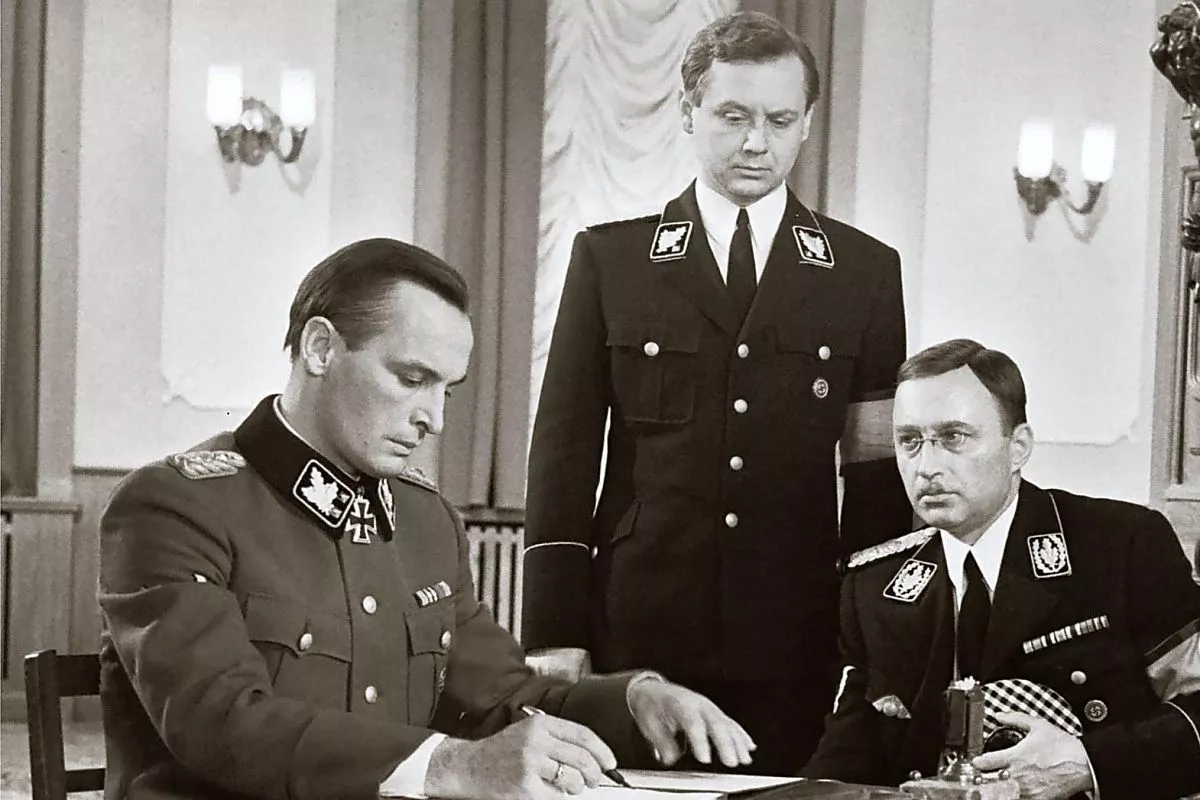 В роли Карла Вольфа в фильме «Семнадцать мгновений весны»