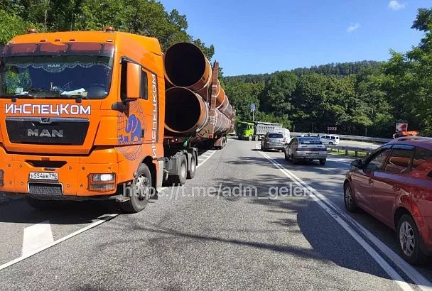 Движение на трассе М-4 «Дон» в Геленджике возобновлено 