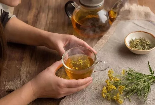 Пьем чай из зверобоя от хандры и упадка сил: как вернуть настроение и спокойный сон 