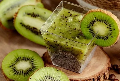 Мимо киви не пройдете: 3 рецепта с «мохнатым фруктом» для иммунитета и сосудов