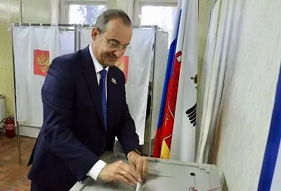 Председатель Законодательного Собрания Юрий Бурлачко проголосовал на выборах губернатора