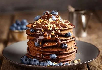 Добавляю в тесто какао-порошок и получаются шикарные шоколадные блинчики! Рецепт, который никогда не подводит