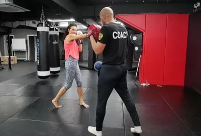 Жизнь продолжается: тренер из Сочи помогает ветеранам СВО и учит девушек боксу