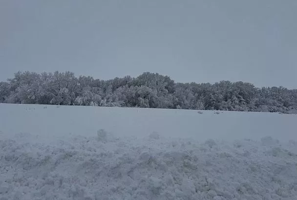 Движение транспорта ограничили на Шаумянском перевале в Туапсинском районе из-за сильного снега