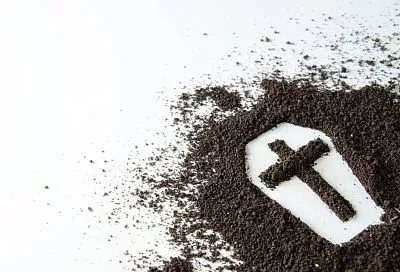 В России начали производить гробы имени Максима Галкина*