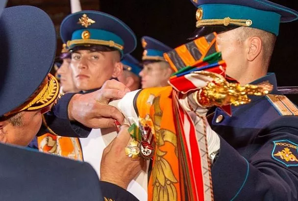 Новороссийскому гвардейскому горному соединению ВДВ вручили орден Александра Невского