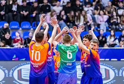 Вице-губернатор Евгений Пергун наградил победителей второй школьной волейбольной лиги Кубани «Стар Волей»