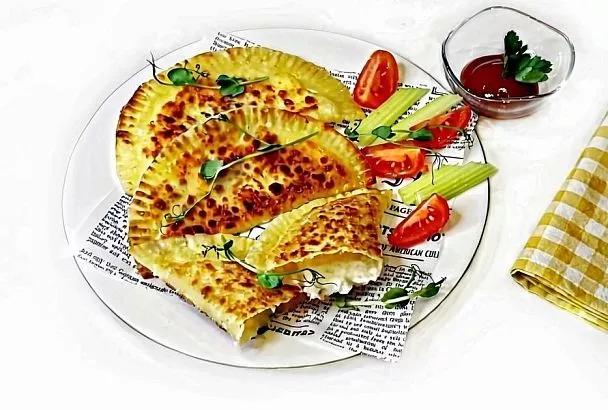 Что добавить в чебуреки вместо привычного фарша: три необычных, но аппетитных идеи для начинки