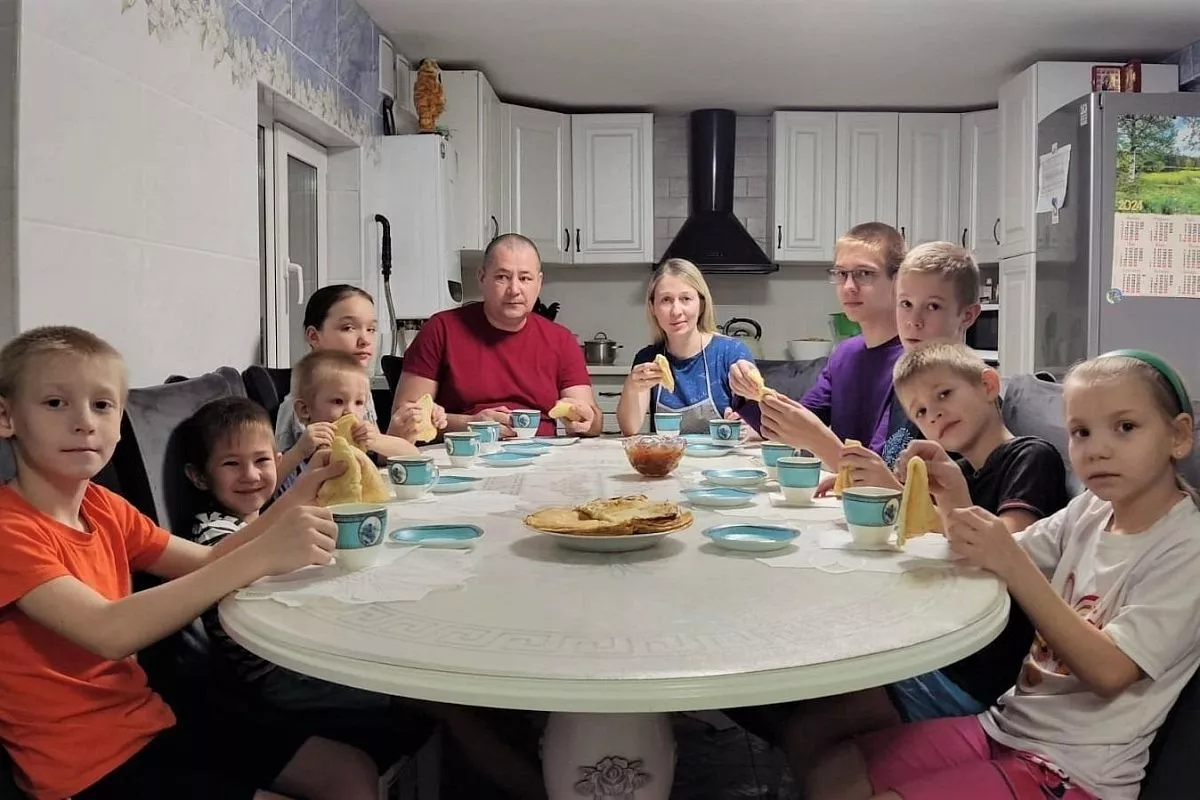 Свою жизнь Светлана и Александр Ульменовы без детей не представляют. У них пятеро сыновей и трое приемных ребят – две девочки и мальчик.