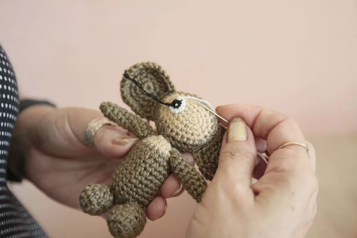 Через руки мастерицы прошли сотни таких забавных поделок.