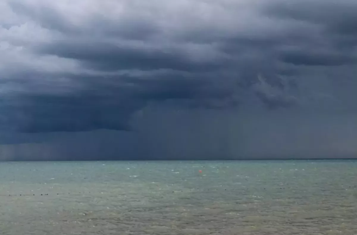 Непогода подбирается к Сочи и Сириусу: ударят сильные грозовые дожди