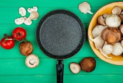 Это касается каждого: токсиколог объяснил, что нужно знать при выборе сковороды