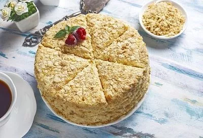 Лучший рецепт знаменитого торта «Наполеон»: приготовьте идеальный десерт для семейного ужина