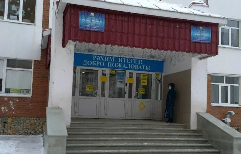 В Уфе подросток напал на школу