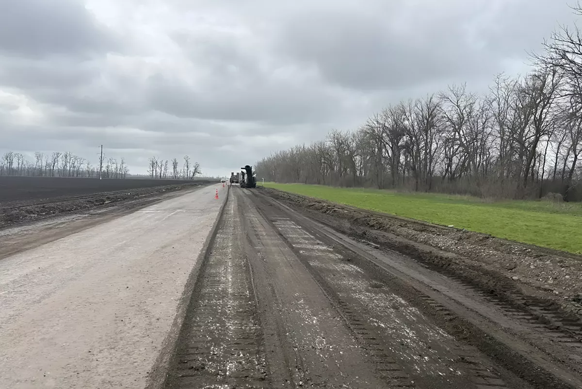 Ремонт участка краевой дороги у поселка Первомайского в Ейском районе завершится в 2026 году 