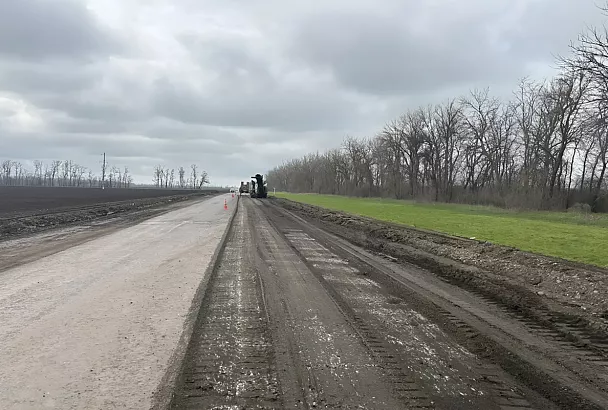 Ремонт участка краевой дороги у поселка Первомайского в Ейском районе завершится в 2026 году 