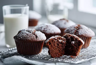 Шоколадные кексы без миксера 30 минут: воздушные, влажные и невероятно вкусные