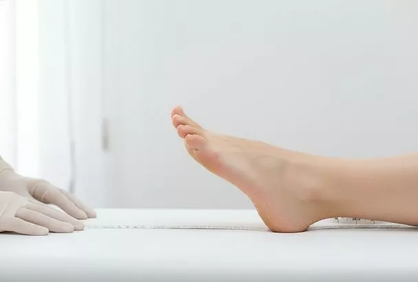 Врач рассказал о последствиях плоскостопия для здоровья опорно-двигательного аппарата